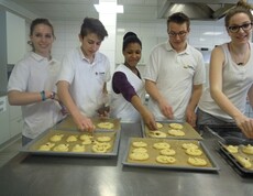 Beim Ostergeschenke backen