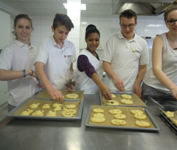 Beim Ostergeschenke backen